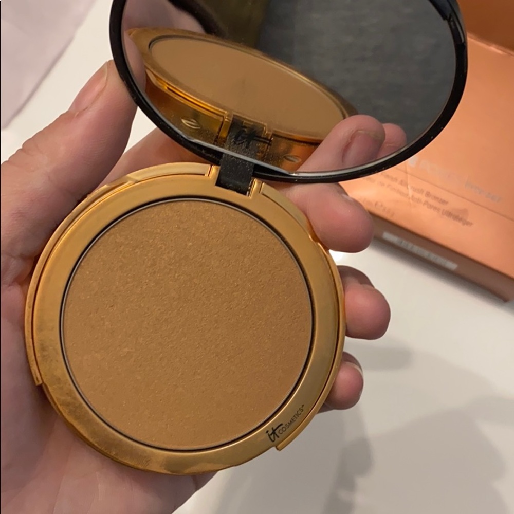 IT Cosmetics Bye Bye Pores Bronzer Beach